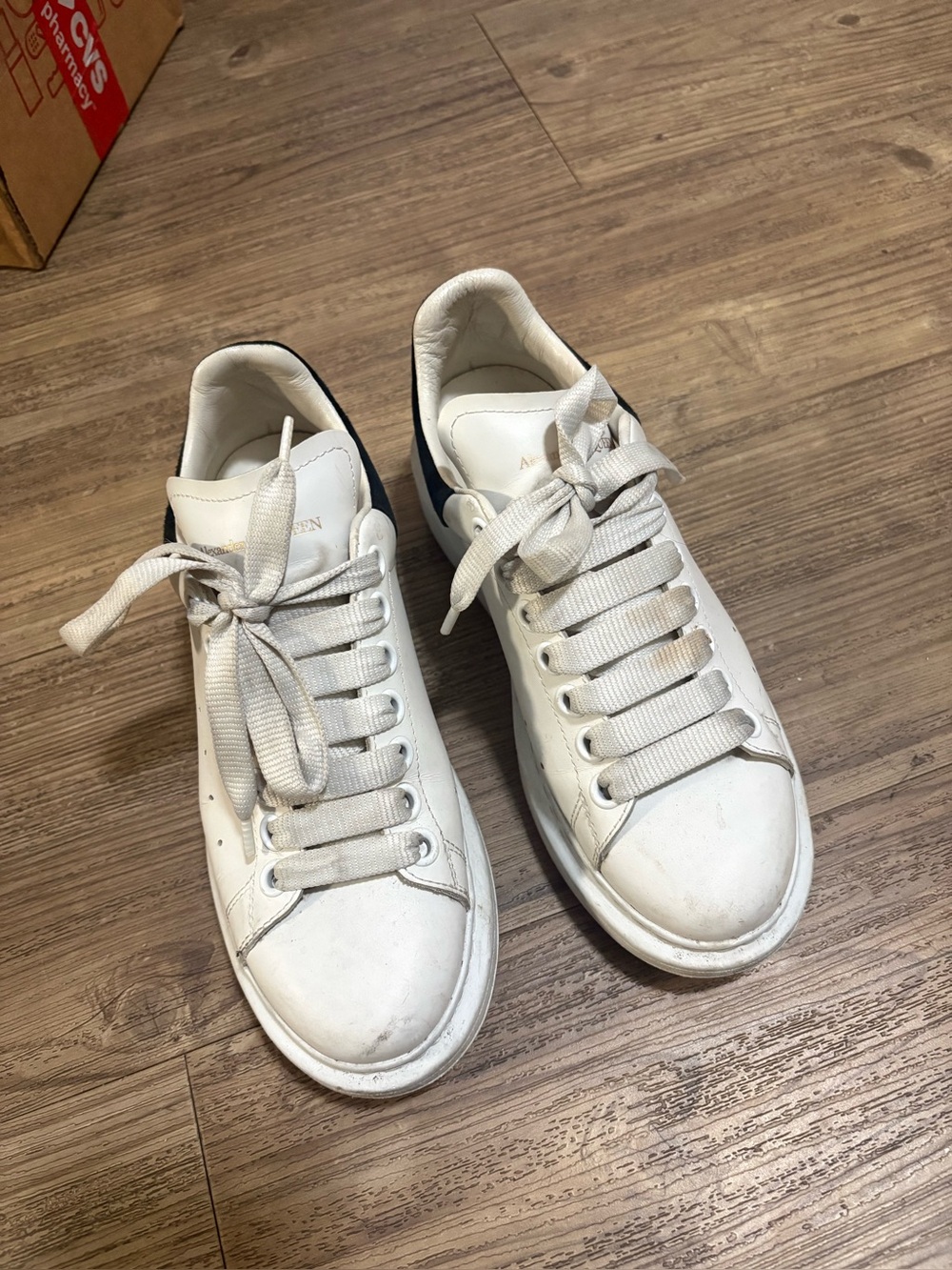 White Leather Low-Top Sneakers 37.5 used - Alexander McQueen